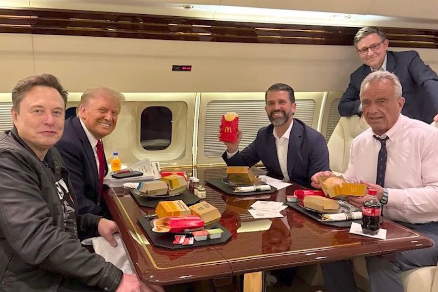 Trump hosts Mac lunch in the air.